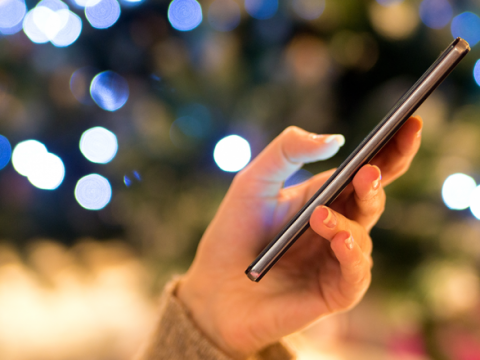 1712_Prise_en_main_téléphone_1200x628-670x440